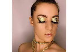 gold flake eyeshadow trend be