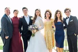 The series centers on the fictional characters of the russo family, which includes alex (selena gomez), her older brother justin (david henrie) and their younger brother max (jake t. The Entire Wizards Of Waverly Place Cast Reunited For Justin S Wedding And I M Emotional