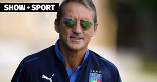 As a player, mancini played as a. Roberto Mancini Italien Gewinnt Zwei Spiele Und Geht In Die Playoffs Der Nations League Roberto Mancini Team Holland Team Italy