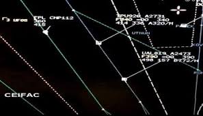 Resultado de imagen para Seis aviones comerciales reportaron al mismo tiempo la presencia de un OVNI en el cielo youtube