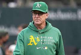 Padres hire Oakland's Bob Melvin as manager