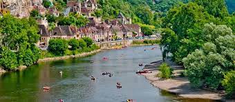In the oldest sense of the word, it is a long river, a tributary of the gironde, that rises in the massif du sancy in the auvergne and meets the gironde near bordeaux. Dordogne Perigord