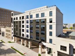 hotels near the weeden house museum