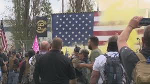 Proud boys fight protesters outside gavin mcinnes speech. Proud Boys Get International Exposure So Who Are They Kgw Com