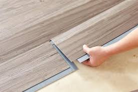 Penggunaan lantai kayu untuk interior dalam rumah, dapat menambah kesan hangat dalam rumah. Ini Dia Jenis Jenis Lantai Vinyl Untuk Desain Interior Rumah Anda Propertinews Id No 1 Portal Properti In Indonesia