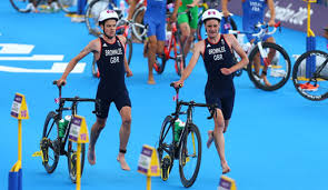 Die triathleten mussten ihren start wiederholen, weil teile des feldes durch ein kameraboot blockiert wurden. Triathlon Olympia 2012 Die Sommerspiele In London 2012