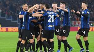 Hakan Çalhanoğlu ne yaptı öyle! Kornerden gol!... Roma Inter maç skoru 4  Aralık 2021