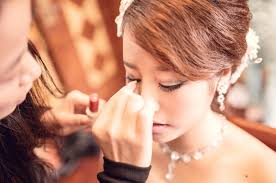 8 things your wedding makeup artist