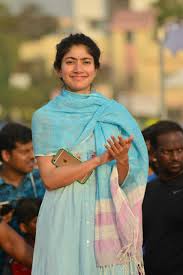 Ik that is kinda a low bar, but seeing that so many indian actors/actresses are advertising colorism, im just really glad that sai didn't. Sai Pallavi Photos Hd Latest Images Pictures Stills Of Sai Pallavi Filmibeat