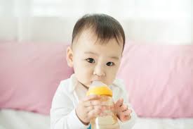Anda harus mulai mencoba rahasia keberhasilan melakukan cara agar bayi mau minum susu formula adalah menjadi orang yang paling sabar. Aturan Memberikan Susu Formula Untuk Bayi Di Bawah 1 Tahun