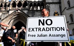 Pareja de Julian Assange acusa a EE. UU. de prolongar arbitrariamente su detención | Internacional | Noticias | El Universo