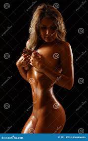 完善性感的裸体少妇的棕褐色的亭亭玉立的身体库存图片. 图片包括有护肤, 女孩, 屁股, 皮肤, 腹部- 79318035