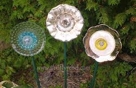 Setting The Garden With Plate Flowers