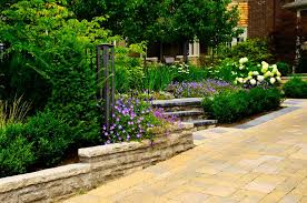 10 Driveway Landscaping Ideas That