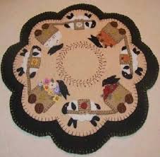 penny rug candle mat pattern 4