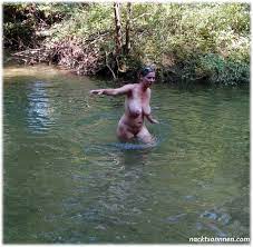 Nackt baden im Fluß - FKK Bilder und Fotos
