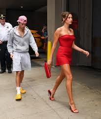 justin bieber shows up to hailey s