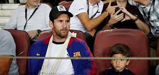 Inderdaad, het embleem van de club waar. Messi Krijgt Zeer Opmerkelijke Tekening Van Zoontje Tijdens Cl Duel