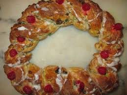 This year, i've been baking festive bread wreaths in all sorts of shapes and all sorts of fillings. Jule Brod Danish Christmas Bread Wreath Recipe Bread Wreath Recipe Christmas Bread Recipes