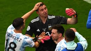 El mensaje del arquero argentino al futbolista colombiano que lo mandó al hospital el futbolista de la selección argentina debió abandonar el campo de juego después de ser golpeado por el defensor yerry mina. 3zr4u6piiwuozm