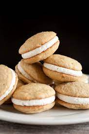 banana bread whoopie pies with fluffy