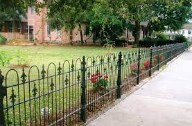 garden with amazing fence decorative ideas