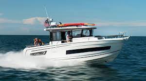 New Boat Review: Jeanneau 895 Sport - Power & Motoryacht