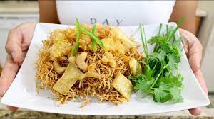thai sweet and sour crispy noodles mee