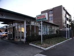 motels near essendon airport meb