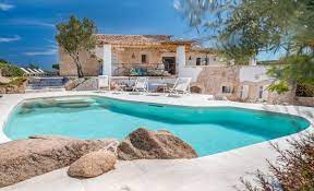 villas en sardaigne luxe avec piscine