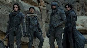 Már az új dűne filmhez érkezett első előzetes alapján is sok akcióra, egy teljesen újragondolt koncepcióra na és persze hatalmas homokférgekre lehetett számítani, denis villneuve feldolgozásának második előzetese viszont minden eddiginél grandiózusabb látványvilágot ígér. Dune 2020 Dune Dune Film Good Movies
