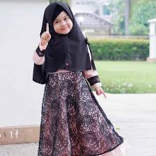 Meskipun demikian, dalam perkembangannya, kebaya menjadi ciri khas budaya indonesia, khususnya sunda, jawa dan bali. 15 Tren Model Baju Lebaran Anak 2019 Tokopedia Blog