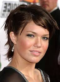 Bigger cheekbones make your face look bigger and wider. Pin On Hair Style