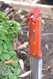 How To Use A Hori Hori Gardening Knife