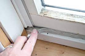 how to remove old caulk from windows