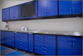 Errors will be corrected where discovered, and lowe's reserves the right to revoke any stated offer and to correct any errors, inaccuracies or omissions including after an order has been submitted. Garage Cabinets How To Choose The Best Garage Storage Cabinets