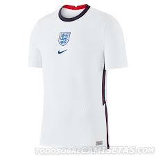 A nova camisa reserva da frança tem um design mais clean, e é inteiramente branca, trazendo apenas detalhes tricolores na parte lateral em azul e vermelho, formando a bandeira nacional. Novas Camisas Da Inglaterra Para A Euro 2020