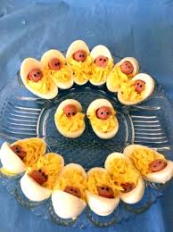 Awesome deviled egg baby carriages that can be served at a baby shower! Baby Shower Food For Boy Appetizers Deviled Eggs 58 Ideas Food Appetizers Babyshower Baby Hall Baby Shower Fruit Baby Shower Appetizers Baby Shower Treats