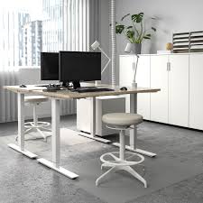 Standing desks are becoming more popular than ever, as people learn about the health hazards of sitting all day long. Skarsta Desk Sit Stand Beige White Ikea