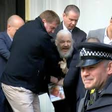Assange quedó sin asilo político y Estados Unidos formaliza los cargos | BAE Negocios
