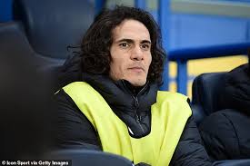 Holding on to the ball. Psg Striker Edinson Cavani Rejects Opportunity To Join Man United