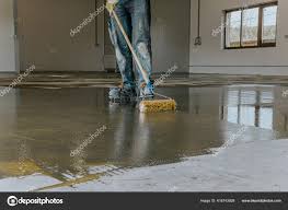 worker coating floor self leveling