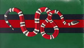 Feel free to send us your own wallpaper. Gucci Snake Messenger Bag Schlangentapete 1632x942 Wallpapertip