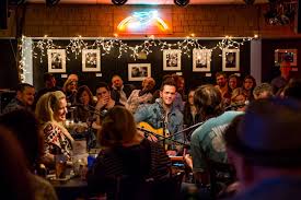 How To Get A Seat At The Bluebird Cafe Earth Trekkers