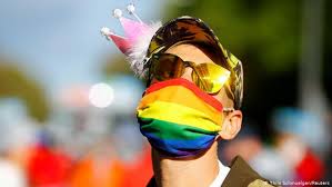 María león apoya el orgullo lgbt+ por lo que manda este peculiar mensaje. Marcha Del Orgullo Gay En Colonia En Bicicleta Por La Pandemia Coronavirus Dw 11 10 2020