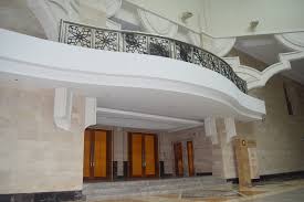 Pemilihan stail senibina islam �moorish� atau �mahometan style� pengaruh bangunan awam di india menjadi pilihan kepada struktur senibina bangunan sultan abdul samad. Bangunan Sultan Ismail
