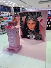 launch kylie cosmetics caign