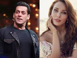 A new video has surfaced online which shows salman khan peeping into a chat session that rumoured girfriend iulia vantur is engrossed in. Salman Khan Iulia Vantur Wedding Will Salman Khan And Rumoured Girlfriend Iulia Vantur Get Married Latter Spills The Beans