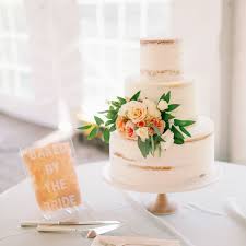 how to save money on your wedding cake