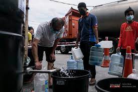 Malaysian uses more than they should and many of us do not intend to change this bad habit despite of this crisis. Long Winding Road To Solving Selangor S Water Crisis Malaysianow